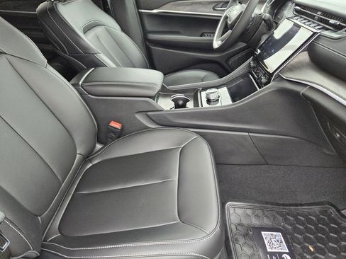 New 2024 Jeep Grand Cherokee L Limited w/ Black Appearance Package image 11