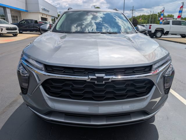 Used 2024 Chevrolet Trax LT w/ Driver Confidence Package FWD image 8