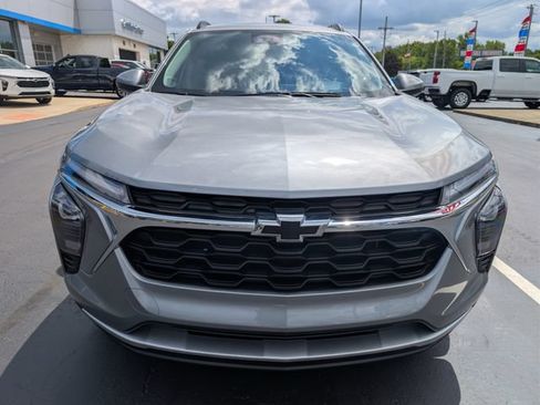 Used 2024 Chevrolet Trax LT w/ Driver Confidence Package FWD image 8