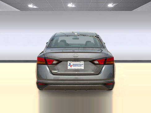 Used 2025 Nissan Altima 2.5 SV FWD image 10