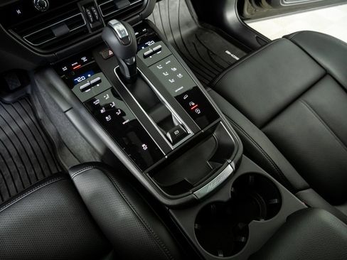 New 2026 Porsche Macan image 18