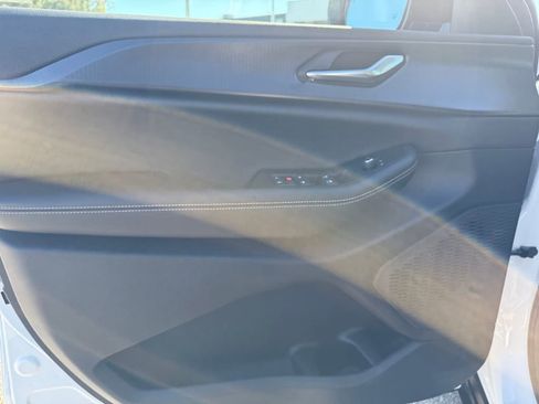 New 2025 Jeep Grand Cherokee Altitude image 10