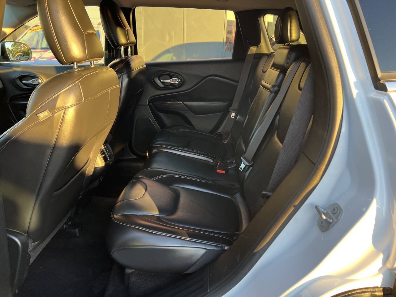 Used 2017 Jeep Cherokee Limited FWD image 8