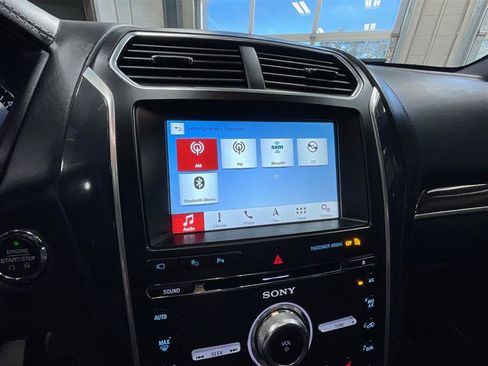 Used 2018 Ford Explorer Platinum AWD/4WD image 18