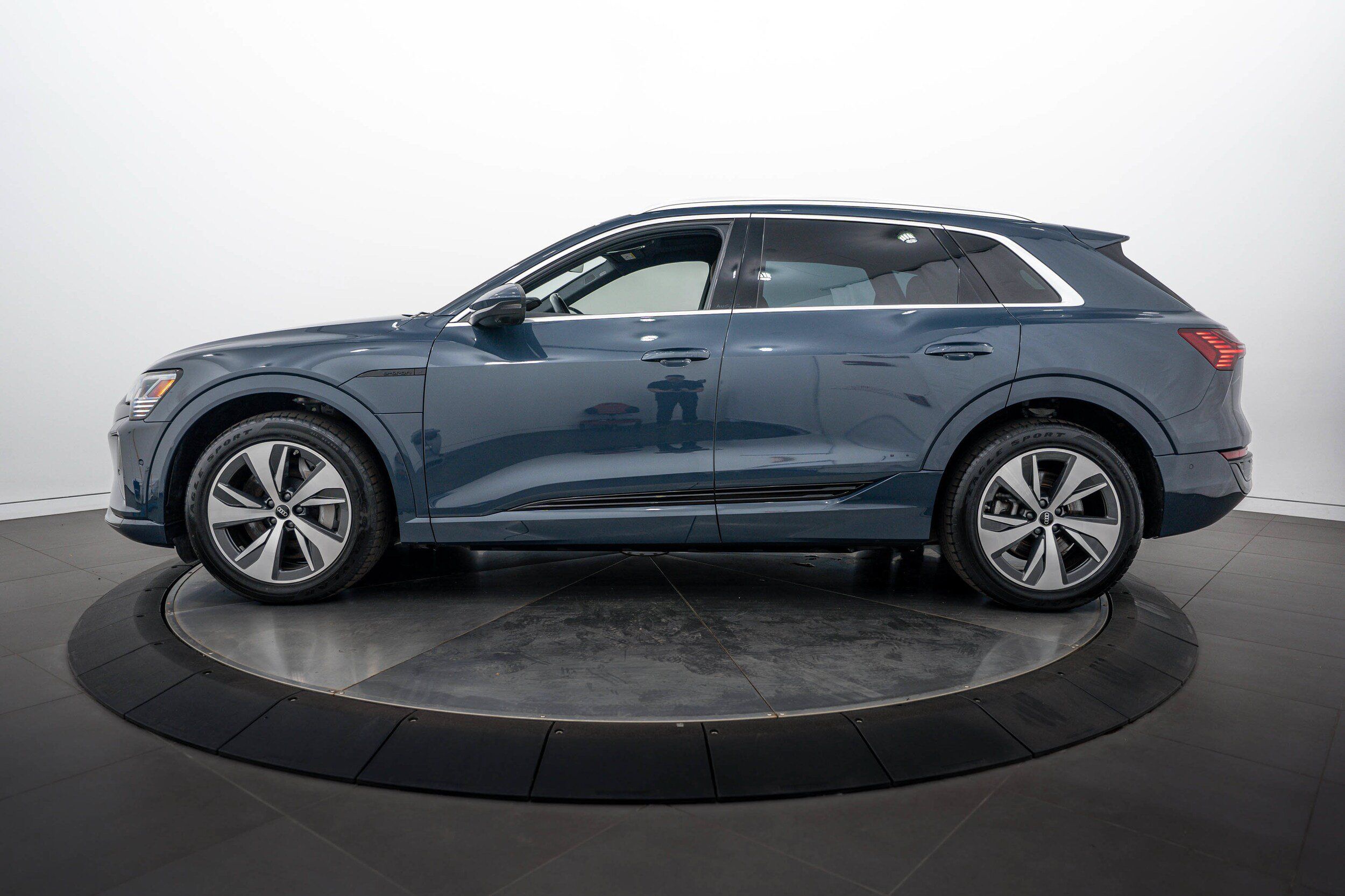 Certified 2024 Audi Q8 e-tron Prestige w/ Prestige Package AWD/4WD image 6