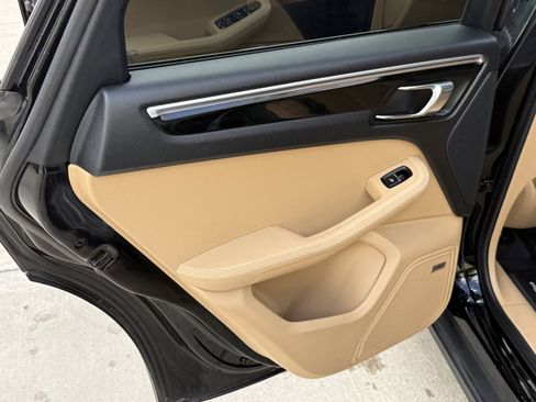 Used 2018 Porsche Macan S image 18