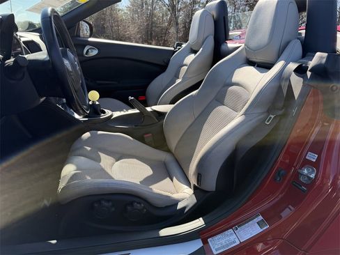 Used 2017 Nissan 370Z Touring Sport image 10