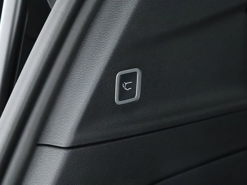 New 2026 Chrysler Pacifica Select FWD image 18