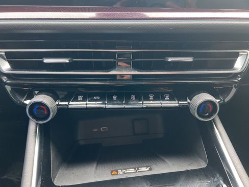 Used 2025 Chevrolet Traverse Z71 w/ Enhanced Driving Package image 18