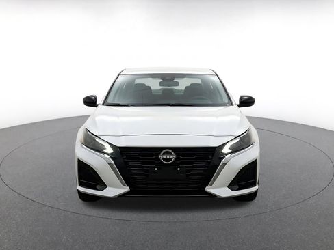 Used 2025 Nissan Altima 2.5 SV FWD image 2