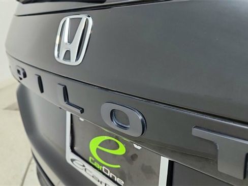 Used 2023 Honda Pilot Touring image 16