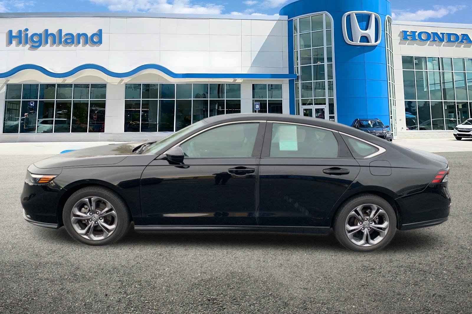 Used 2023 Honda Accord EX image 2