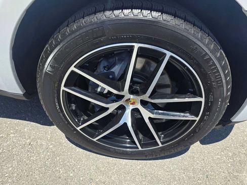 Used 2025 Porsche Macan Turbo AWD/4WD image 9
