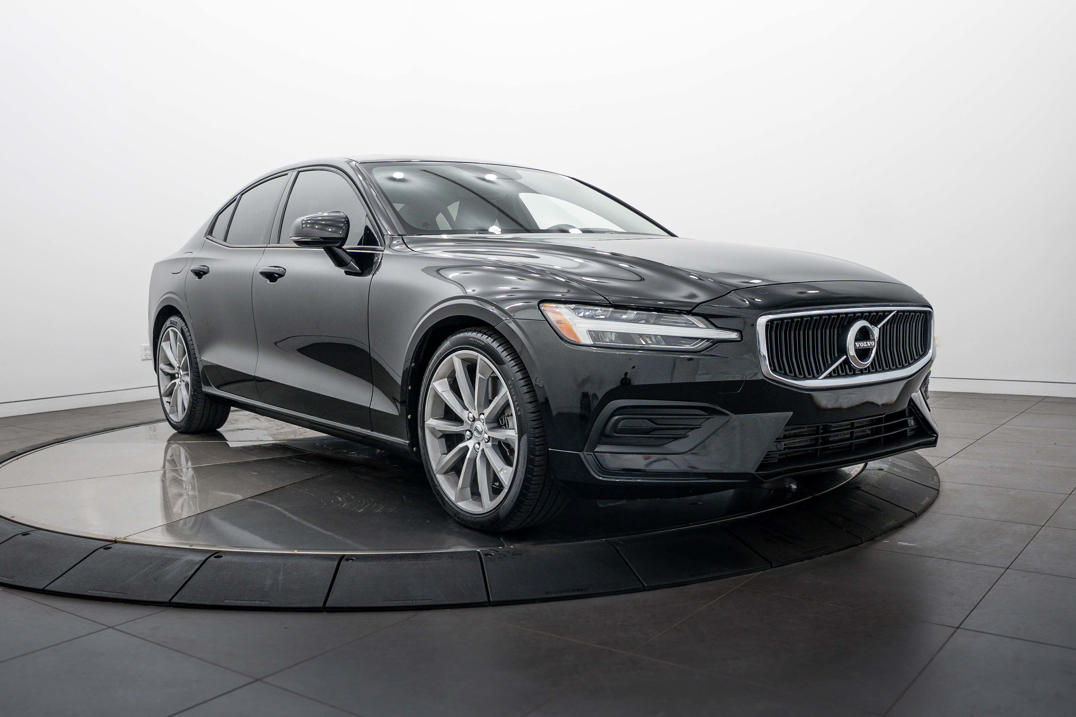 Used 2020 Volvo S60 T6 Momentum AWD/4WD image 2