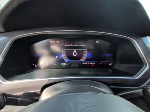 Used 2024 Volkswagen Tiguan SE w/ Panoramic Sunroof Package image 18