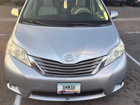 Used 2013 Toyota Sienna XLE w/ Premium Pkg FWD image 9