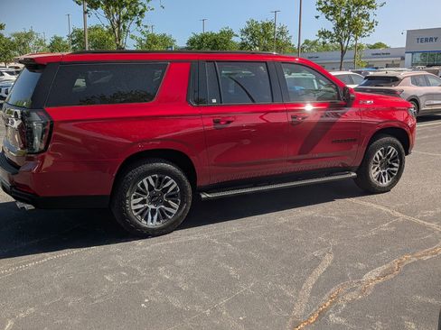 New 2026 Chevrolet Suburban Z71 w/ Z71 Off-Road Package AWD/4WD image 9