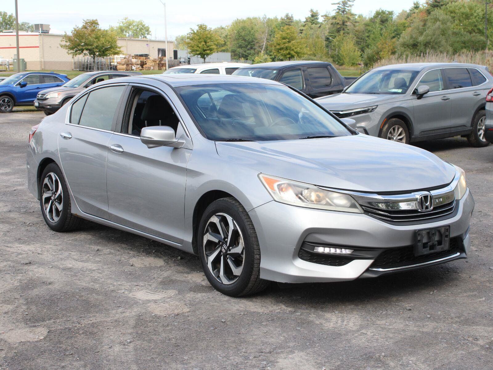 Used 2016 Honda Accord EX image 3