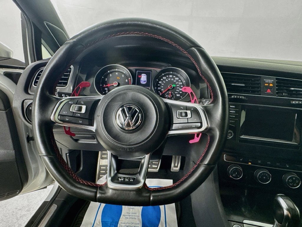 Used 2015 Volkswagen GTI SE FWD image 12