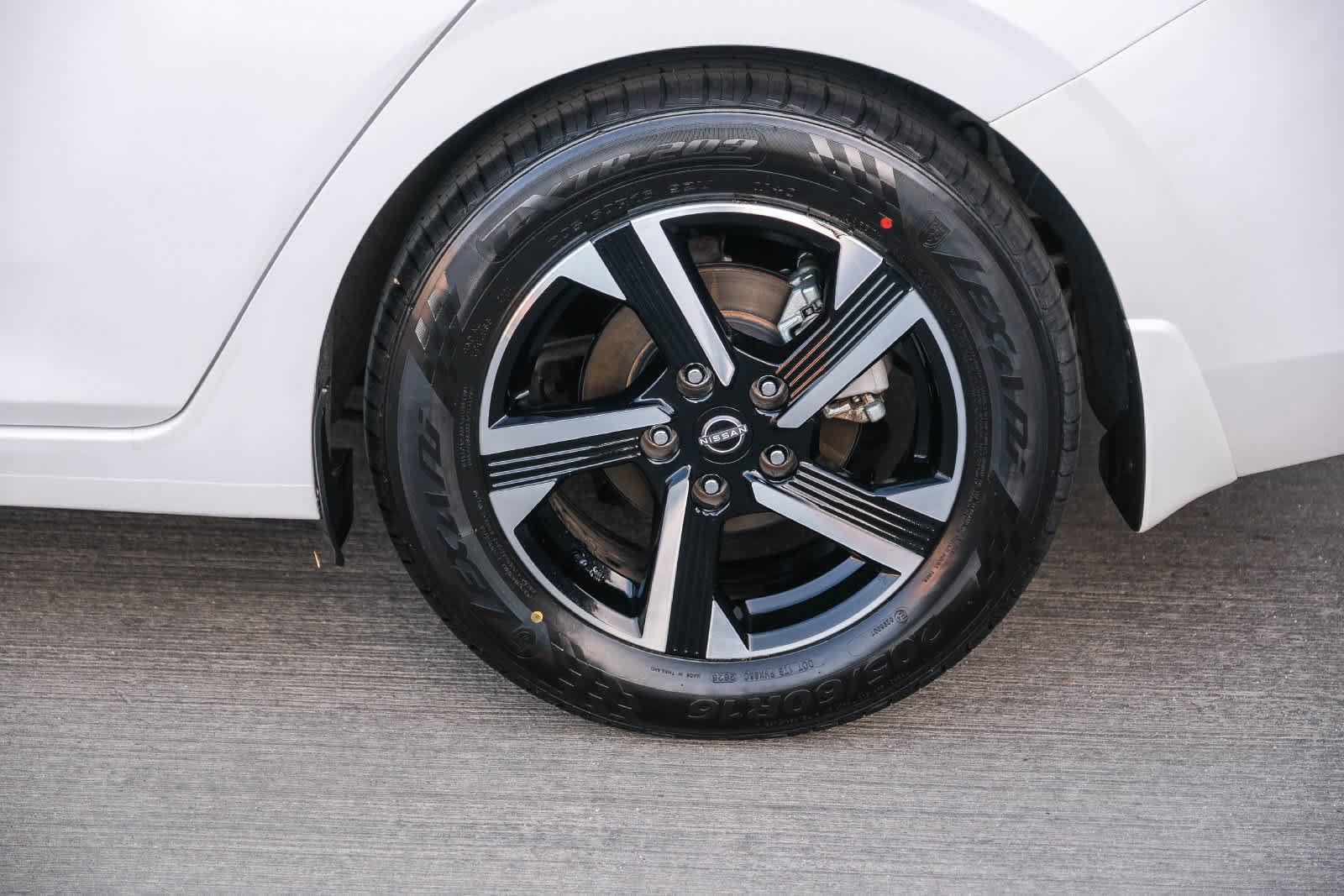 Used 2024 Nissan Sentra SV FWD image 9