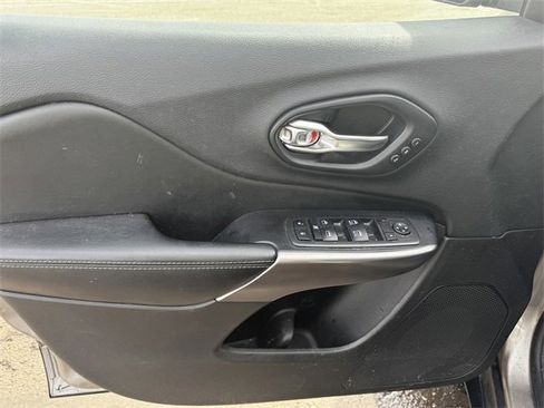 Certified 2019 Jeep Cherokee Limited image 21