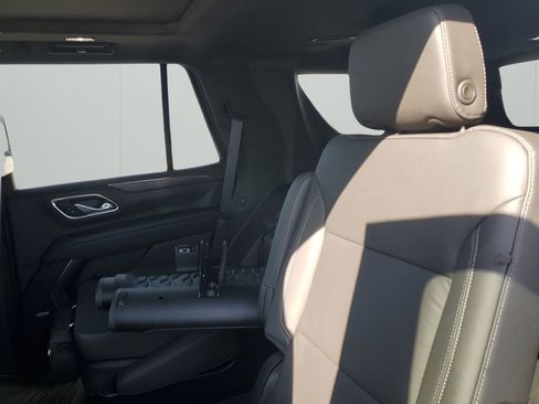 Used 2022 Chevrolet Tahoe Z71 w/ Z71 Off-Road Package image 19