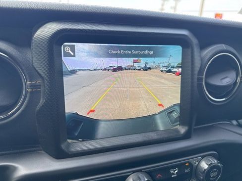 Used 2022 Jeep Gladiator Overland image 14