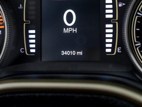 Used 2016 Jeep Cherokee Latitude w/ Cold Weather Group AWD/4WD image 19