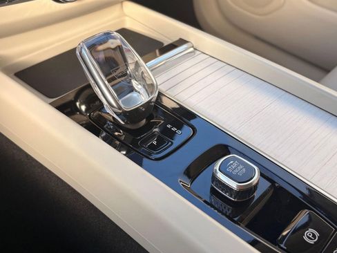 New 2026 Volvo XC60 B5 Ultra w/ Climate Package image 19