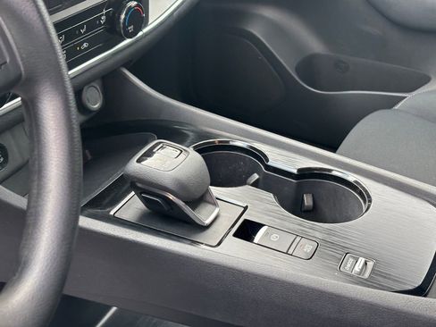 Used 2024 Nissan Rogue S image 11