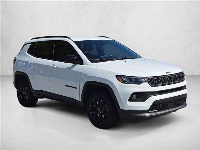 Used 2026 Jeep Compass Latitude AWD/4WD image 3