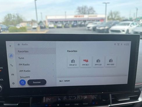 Used 2025 Toyota Sienna XSE w/ XSE Premium Package image 19