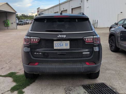 Used 2025 Jeep Compass Latitude w/ Sun & Sound Group AWD/4WD image 2