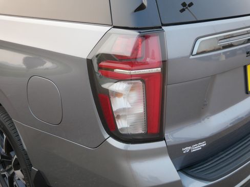 Used 2022 Chevrolet Suburban RST w/ Sport Performance Package AWD/4WD image 18