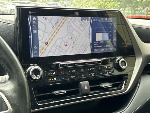 Used 2022 Toyota Highlander Limited AWD/4WD image 24