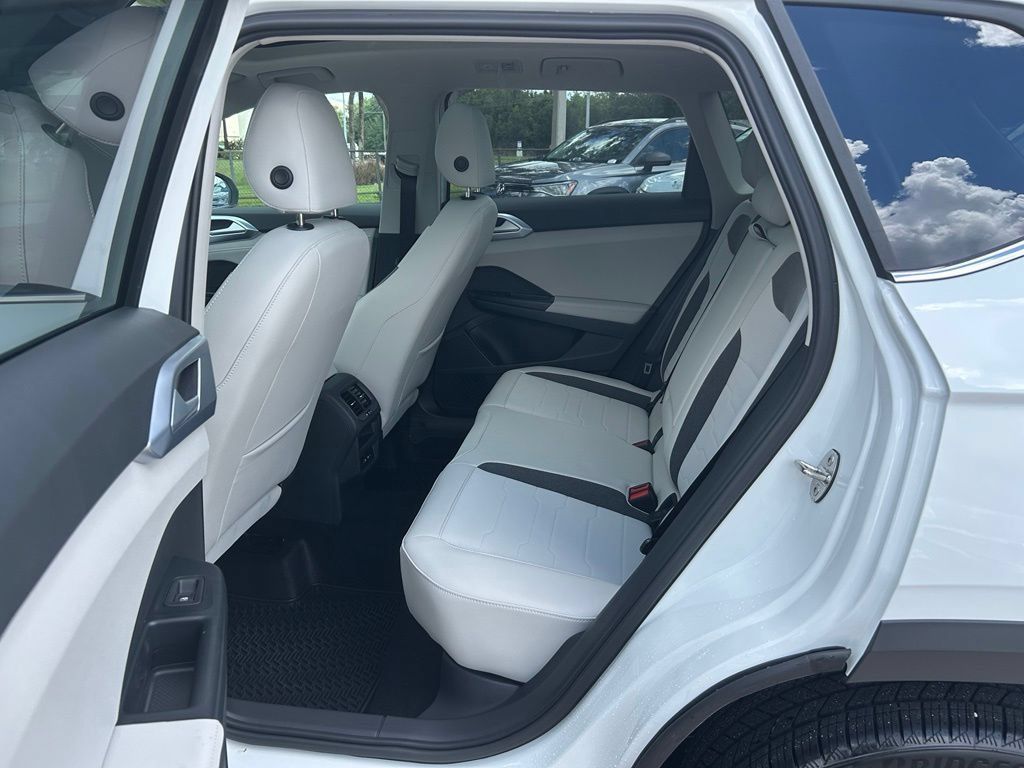 New 2026 Volkswagen Taos SE FWD image 45