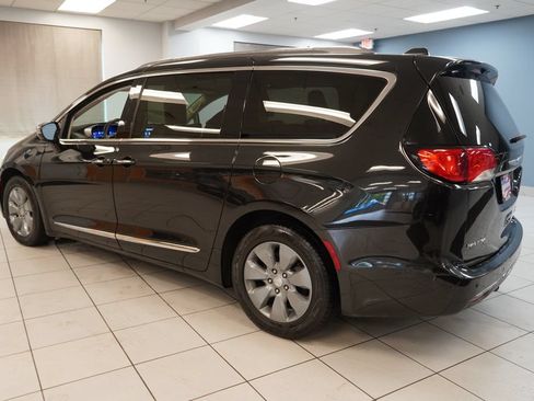 Used 2018 Chrysler Pacifica Limited w/ Advanced Safetytec Group FWD image 7