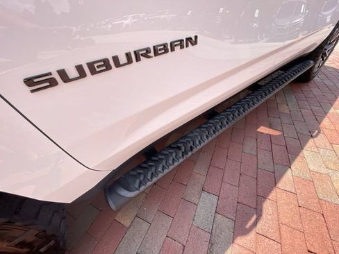 Used 2023 Chevrolet Suburban Z71 w/ Luxury Package AWD/4WD image 28