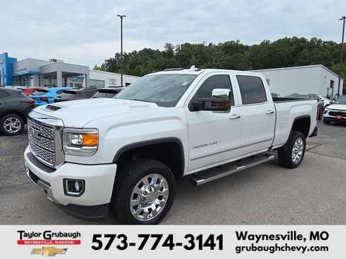 Used 2018 GMC Sierra 2500 Denali w/ Duramax Plus Package AWD/4WD image 4
