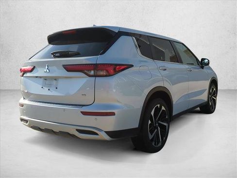 Used 2024 Mitsubishi Outlander SE FWD image 5