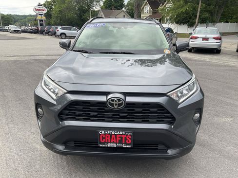 Used 2019 Toyota RAV4 XLE Premium w/ Cold Weather Package AWD/4WD image 8