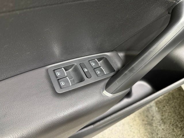Used 2016 Volkswagen Passat 1.8T S FWD image 17