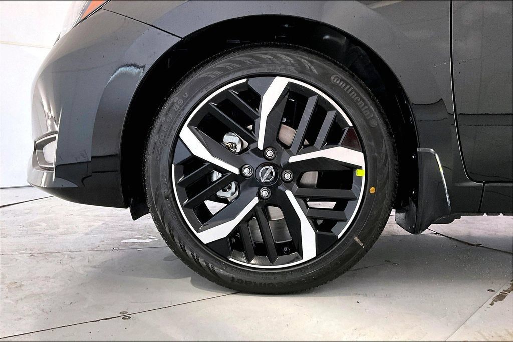 New 2025 Nissan Versa SR w/ Trunk Package FWD image 16