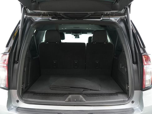 Used 2023 Chevrolet Suburban LT w/ Luxury Package AWD/4WD image 17