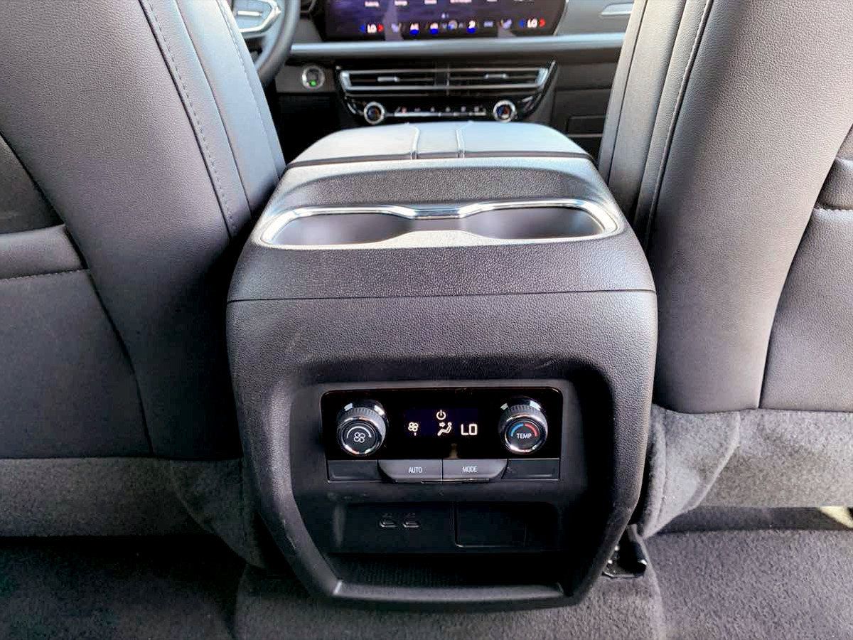 Used 2026 Chevrolet Traverse LT AWD/4WD image 19