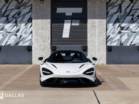 Used 2021 McLaren 765LT image 3