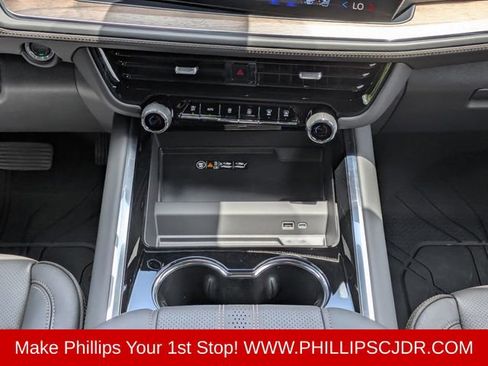 Used 2026 Chevrolet Tahoe High Country AWD/4WD image 18