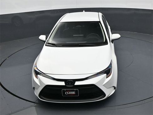 Used 2024 Toyota Corolla LE image 18