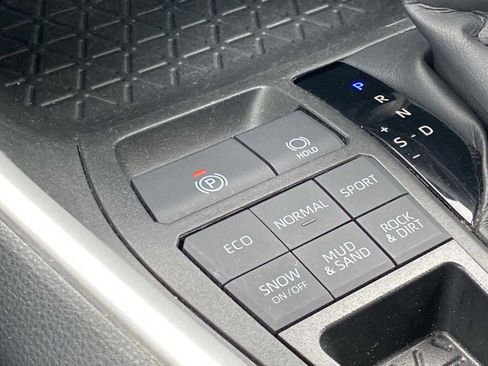 Used 2023 Toyota RAV4 XLE image 28