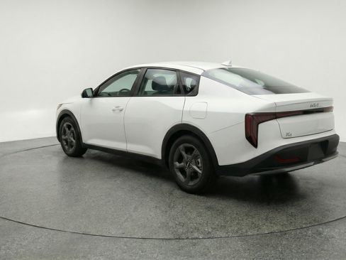 Used 2025 Kia K4 LXS image 6